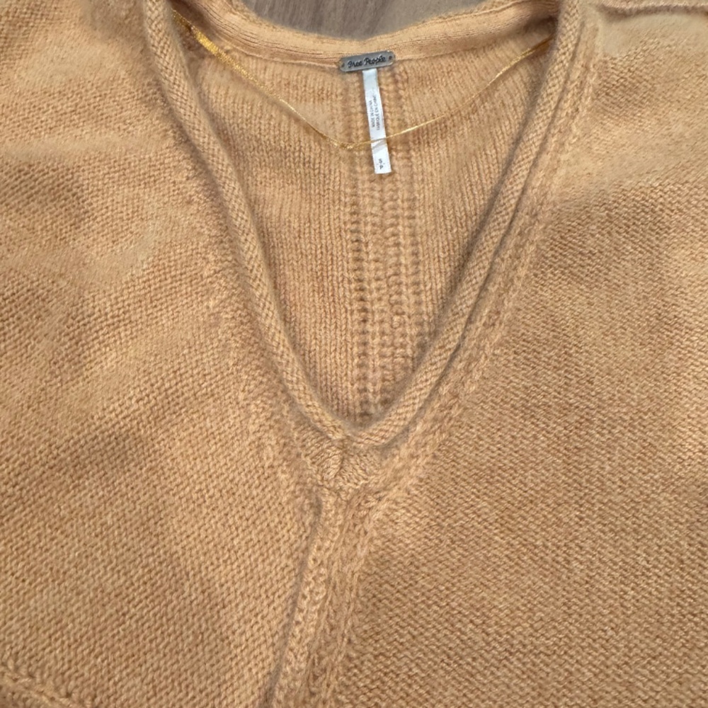 Free People 100% Cashmere Oversized Souchy V-Neck Sweater Camel Orange Size S - Picture 9 of 13
